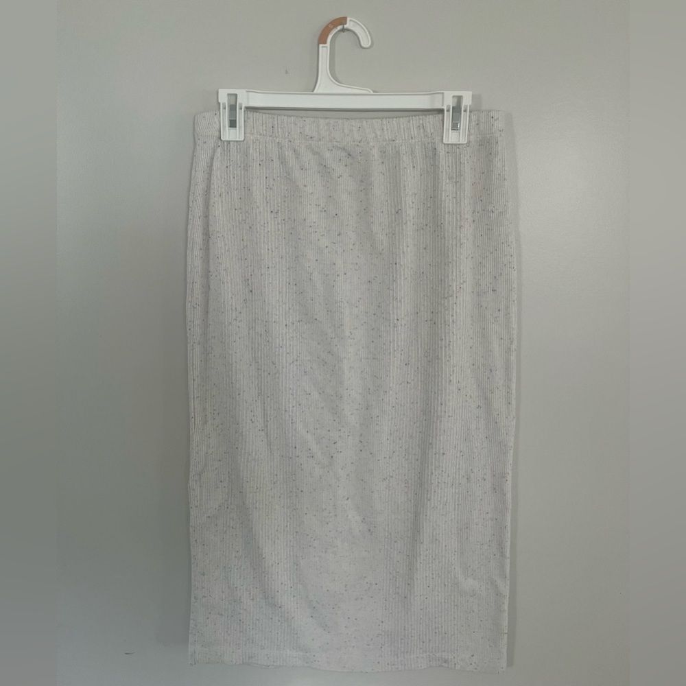 Lou & Grey Speckled Light Gray Ribbed Midi Skirt with Elastic Waist